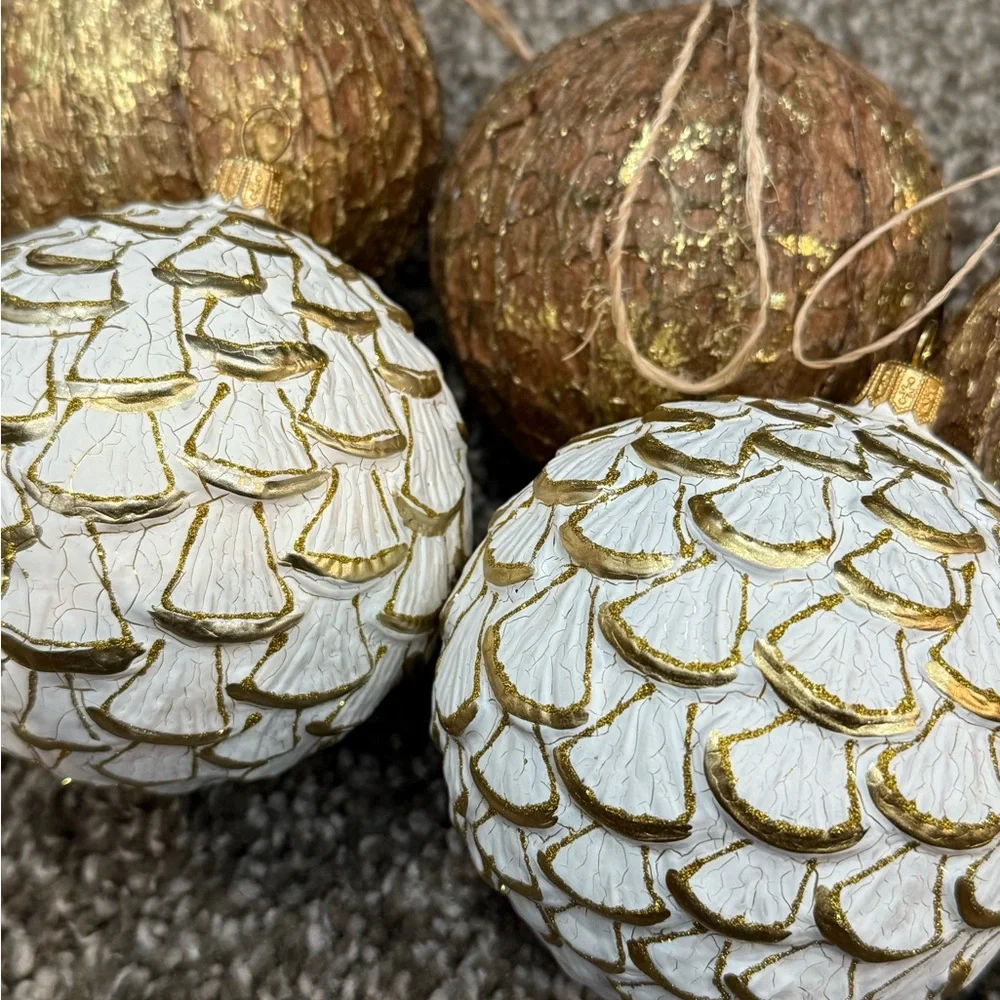 Vintage Trimsetter Style Gilded Gold Veined Christmas Ornaments 5pc